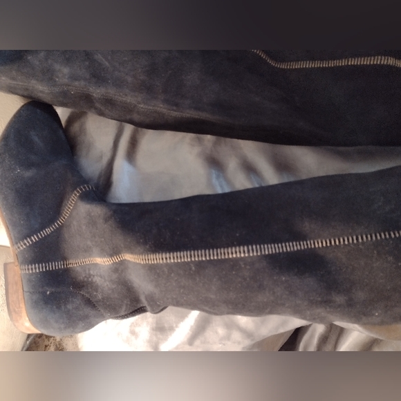 Bitching well kept condition, Free People THIGH HIGH SUED BOOTS! - Picture 4 of 4